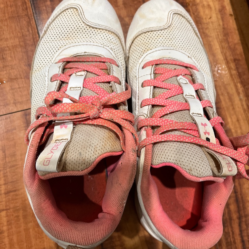 Girls size 4.5 Under Armour cleats